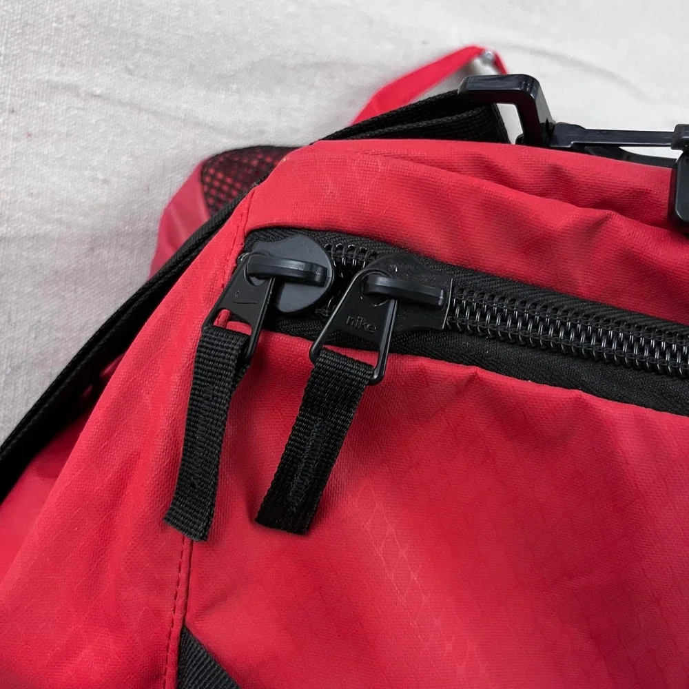 Nike Duffel Bag Unisex Large Red Black Max Air Padded Strap Ventilated Pocket